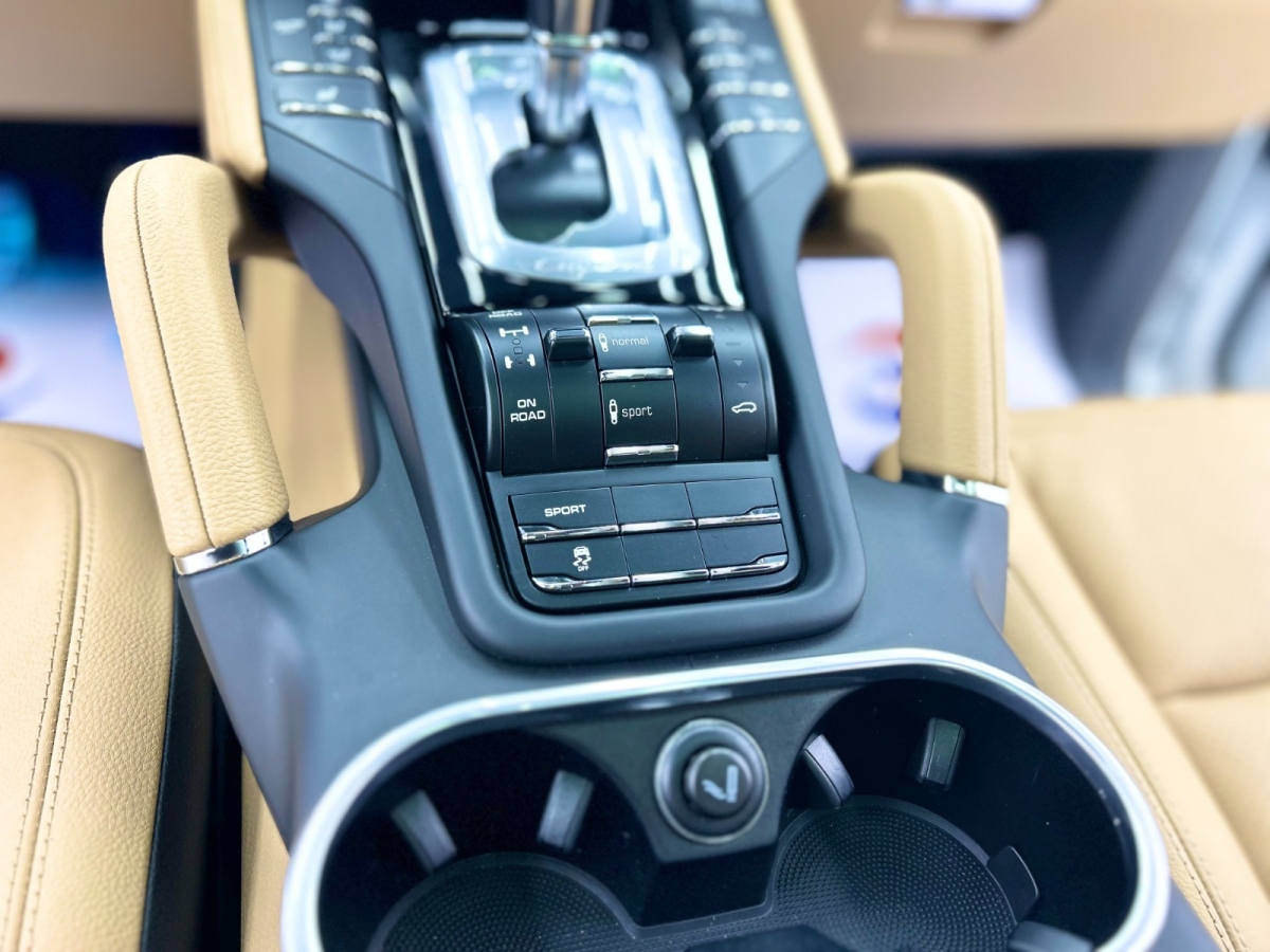 保時(shí)捷 Cayenne  2014款 Cayenne Platinum Edition 3.0T圖片