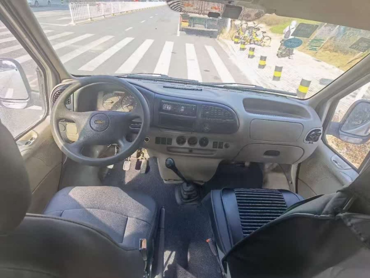 福特 經(jīng)典全順  2013款 2.8T柴油冰白物流車長軸中頂JX493ZLQ4圖片