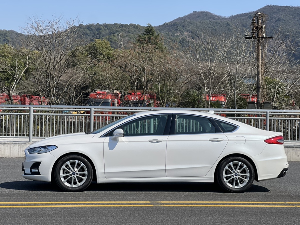 2019年8月福特 蒙迪歐  2018款 EcoBoost 180 智控時(shí)尚型