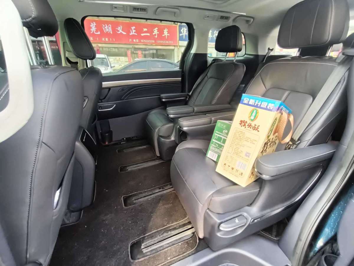 廣汽傳祺 M8  2023款 領(lǐng)秀系列 390T 至尊版圖片