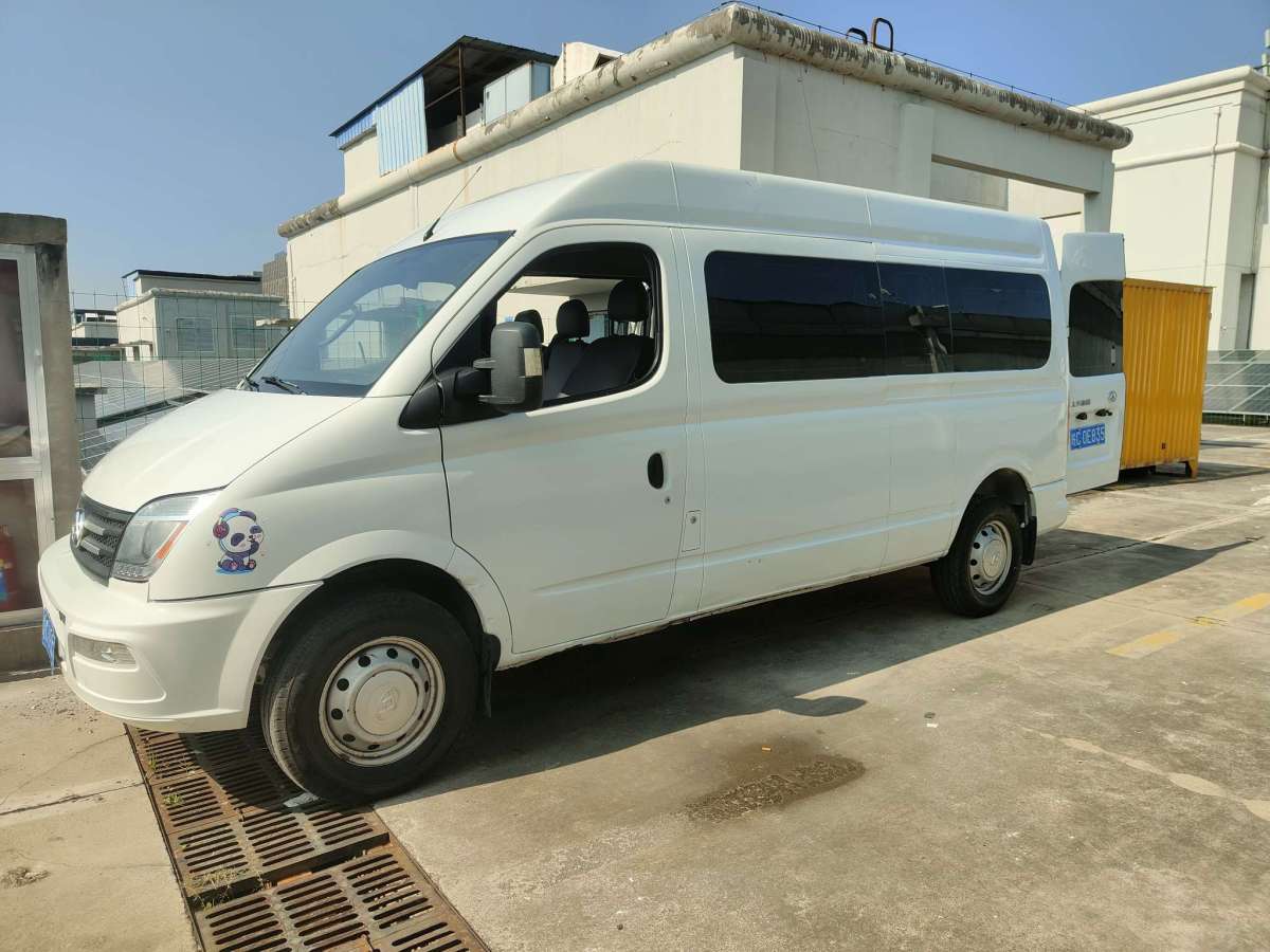 上汽大通 V80  2021款 2.0T 手動經(jīng)典傲運通127PS中軸中頂6/7/8/9座圖片