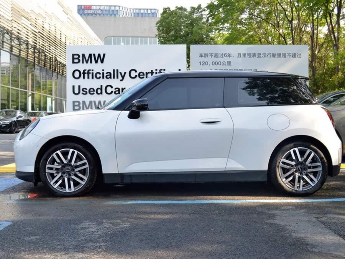 MINI 電動(dòng)MINI COOPER  2024款 456km COOPER E 經(jīng)典派圖片