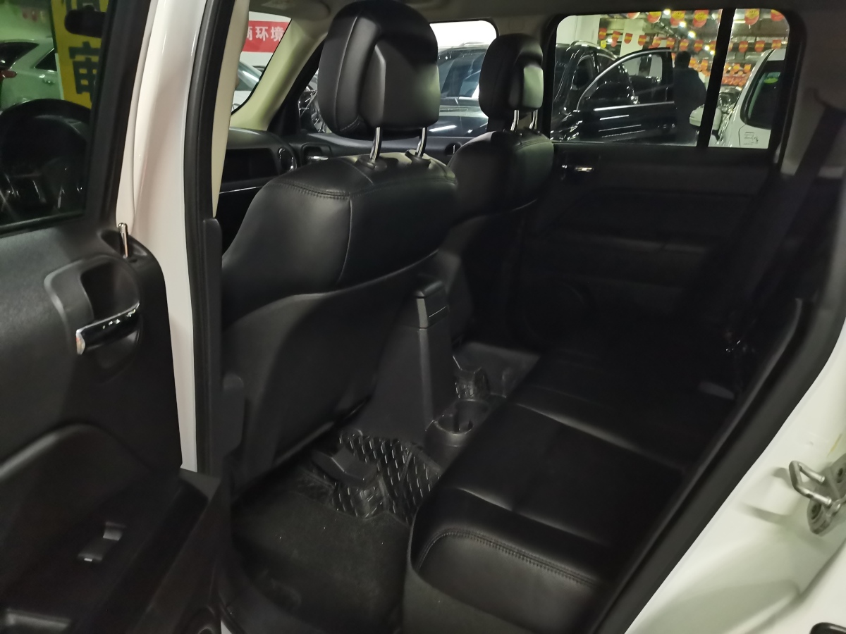 Jeep 自由客  2014款 2.0L 运动版图片
