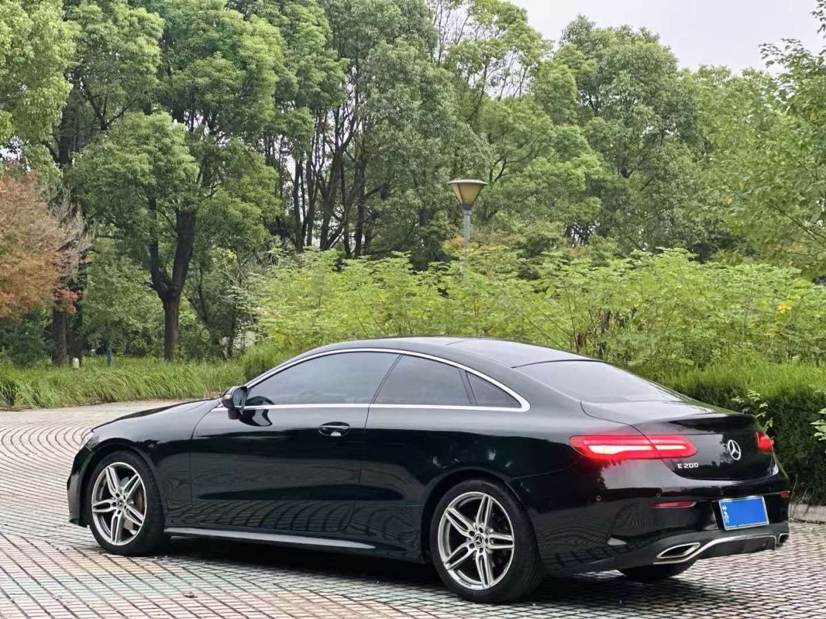 奔馳 奔馳E級  2017款 E 200 4MATIC 轎跑車圖片