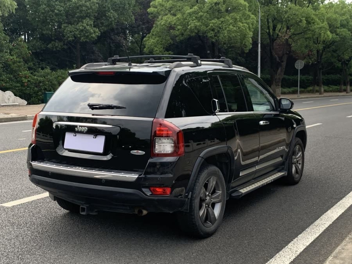 Jeep 指南者  2014款 改款 2.4L 四驅(qū)豪華導(dǎo)航版圖片