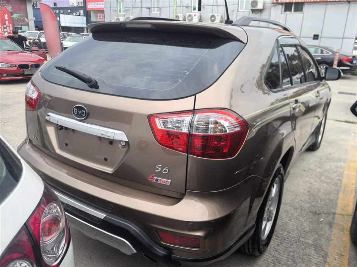 比亞迪 S6  2014款 2.4L 自動尊貴型 5座圖片
