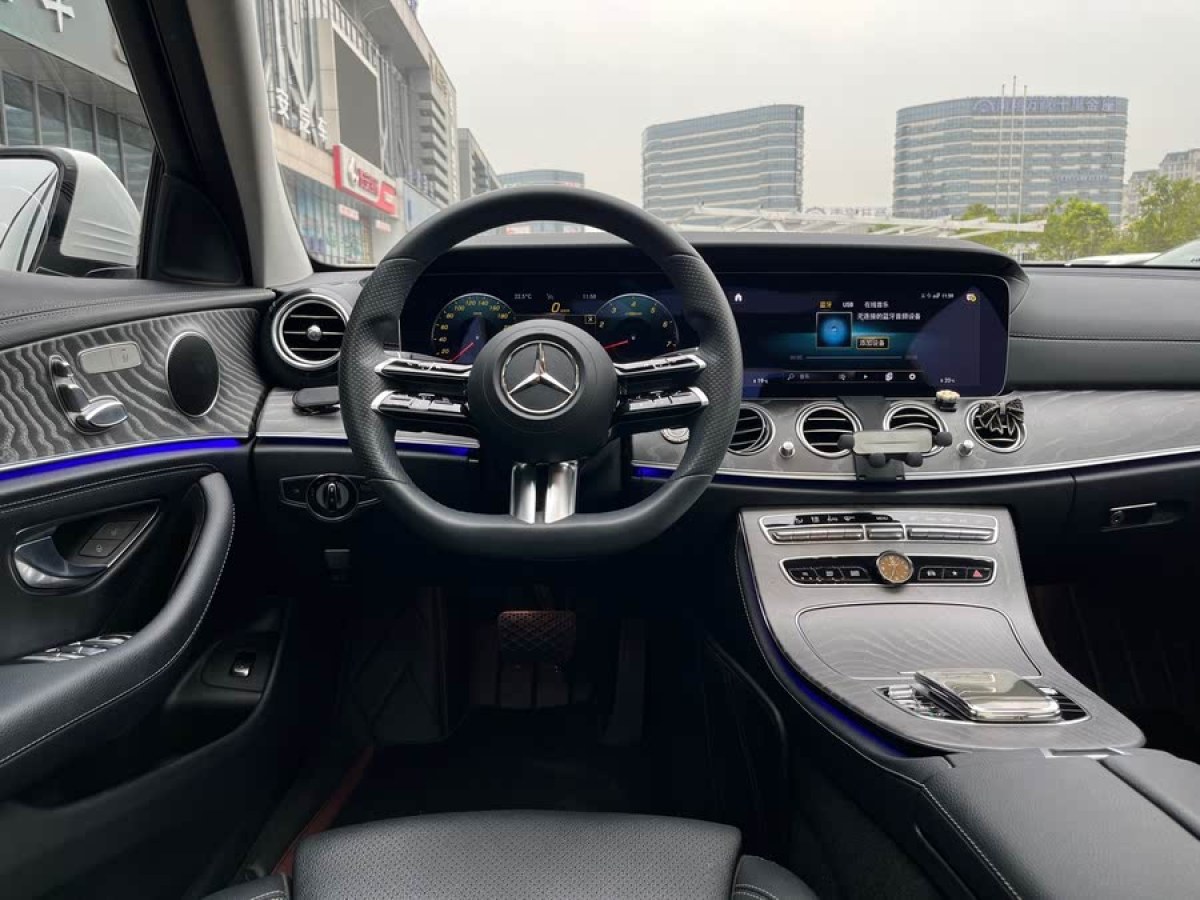 奔馳 奔馳E級  2021款 改款 E 260 L 運(yùn)動型圖片
