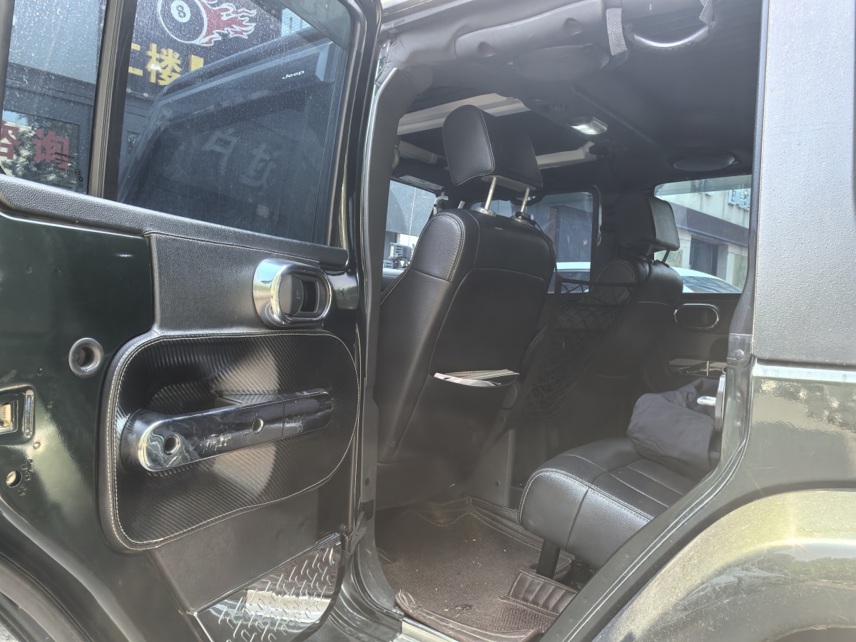 Jeep 牧馬人  2010款 3.8L Sahara 四門版圖片
