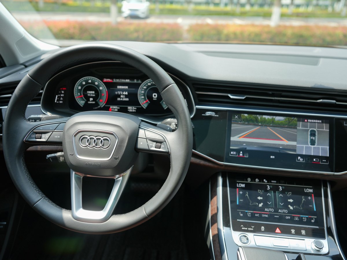 2022年3月奧迪 奧迪Q7  2023款 55 TFSI quattro S line運(yùn)動(dòng)型