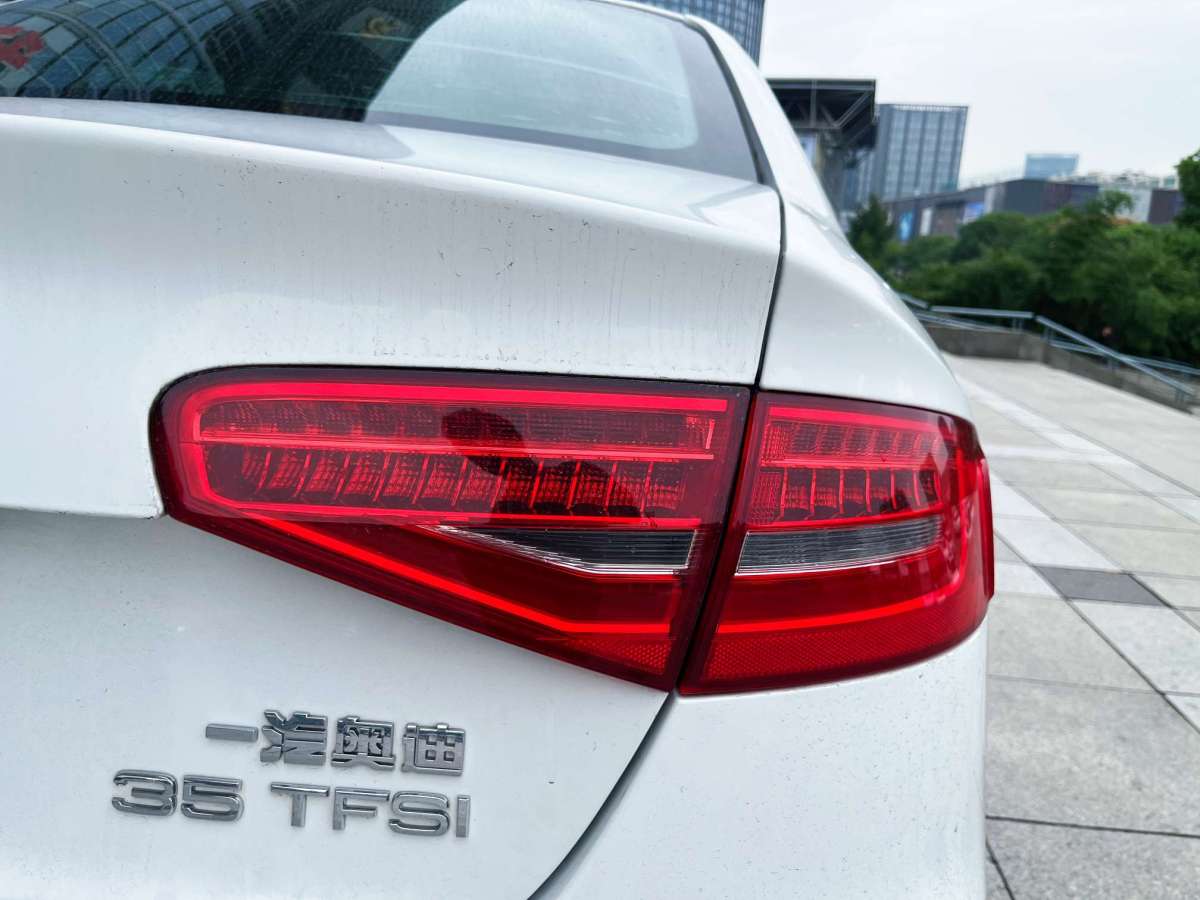 2015年5月奧迪 奧迪A4L  2015款 35 TFSI 自動標(biāo)準(zhǔn)型