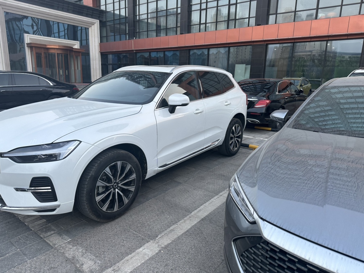 2023年03月沃爾沃 XC60  2023款 B5 四驅(qū)智逸運(yùn)動版