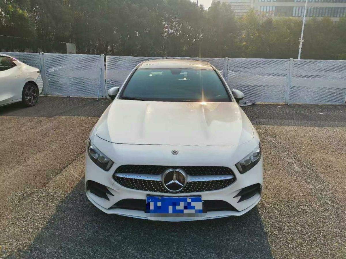 奔馳 奔馳A級  2019款  A 220 L 4MATIC 運動轎車圖片