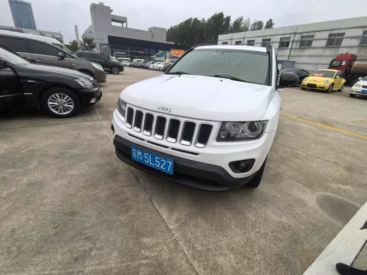 Jeep 指南者  2013款 2.0L 兩驅炫黑豪華版圖片