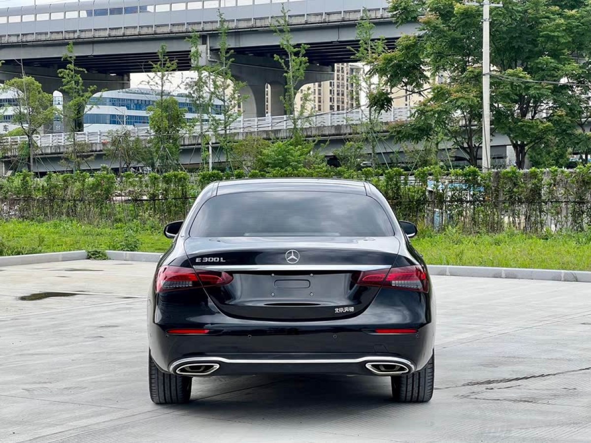 奔馳 奔馳E級  2023款 改款 E 300 L 時尚型圖片
