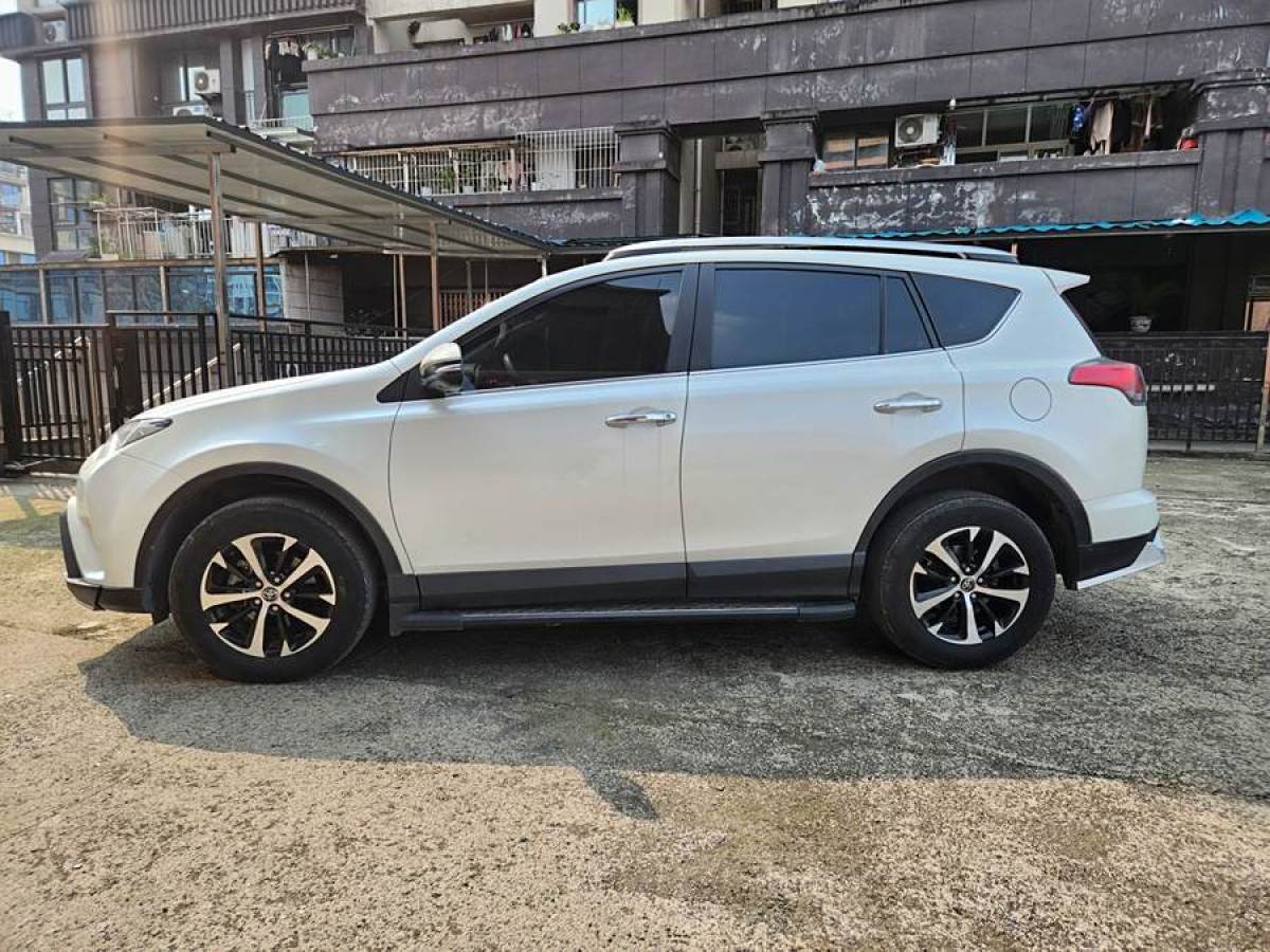 2019年4月豐田 RAV4榮放  2016款 2.0L CVT兩驅(qū)風(fēng)尚版