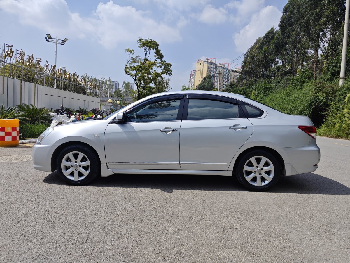 日產(chǎn) 軒逸  2009款 2.0XL CVT科技天窗版圖片