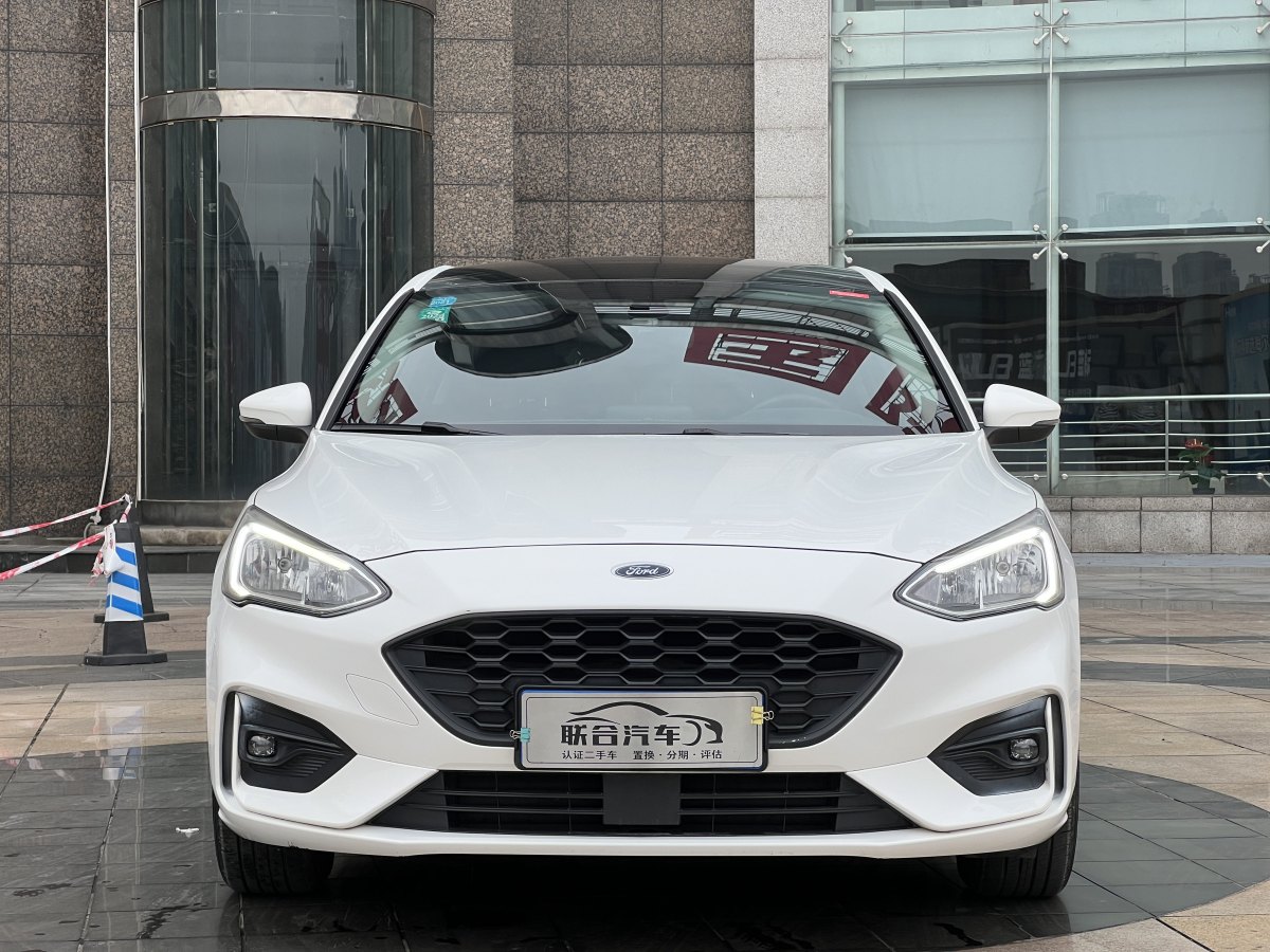 福特 ?？怂? 2020款 三廂 EcoBoost 180 自動鋒潮型圖片