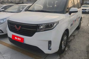 五菱宏光PLUS 五菱 1.5T 手動(dòng)豪華型 7座