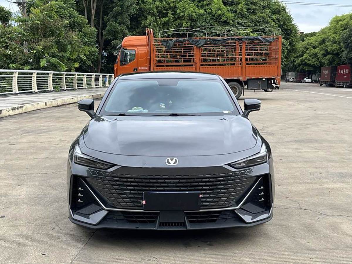 長(zhǎng)安 長(zhǎng)安UNI-V  2022款 1.5T 尊貴型圖片