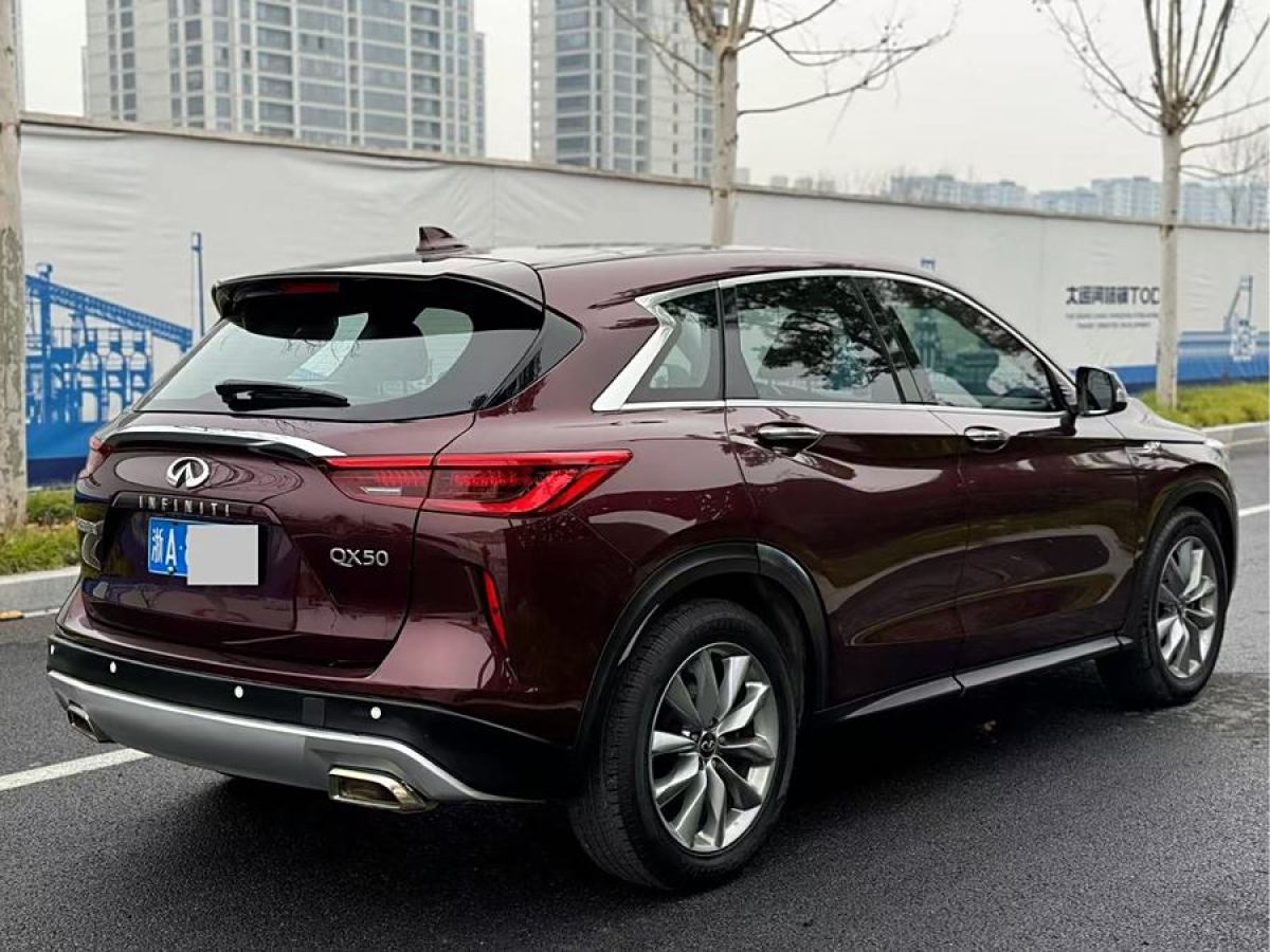 英菲尼迪 QX50  2020款 改款 2.0T 兩驅(qū)時(shí)尚版圖片