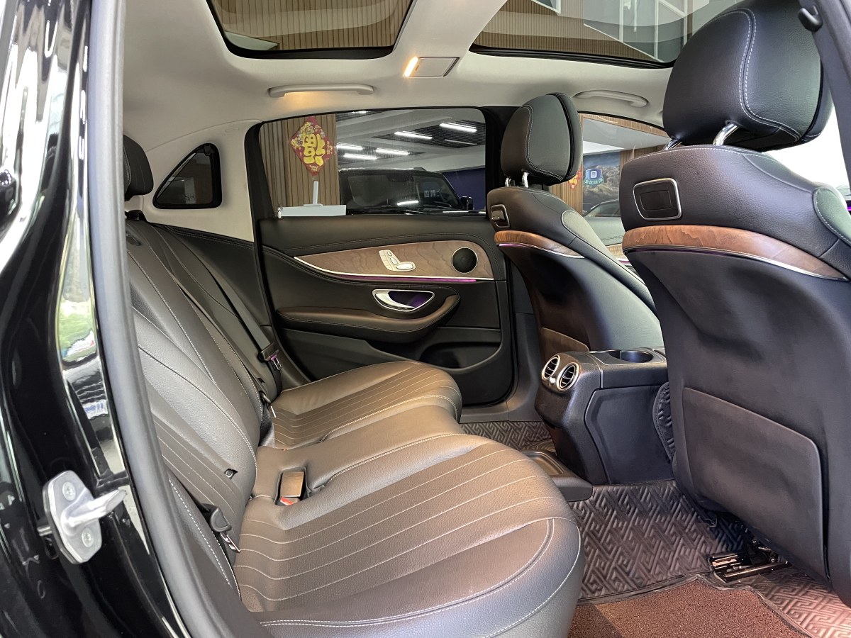 2018年11月奔驰 奔驰E级  2019款 改款 E 300 L 豪华型
