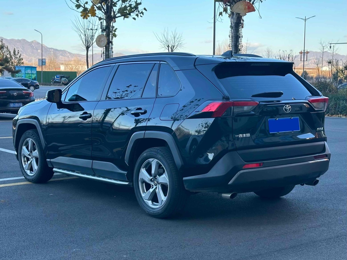 豐田 RAV4  2018款 榮放 2.0L CVT兩驅(qū)風(fēng)尚版圖片