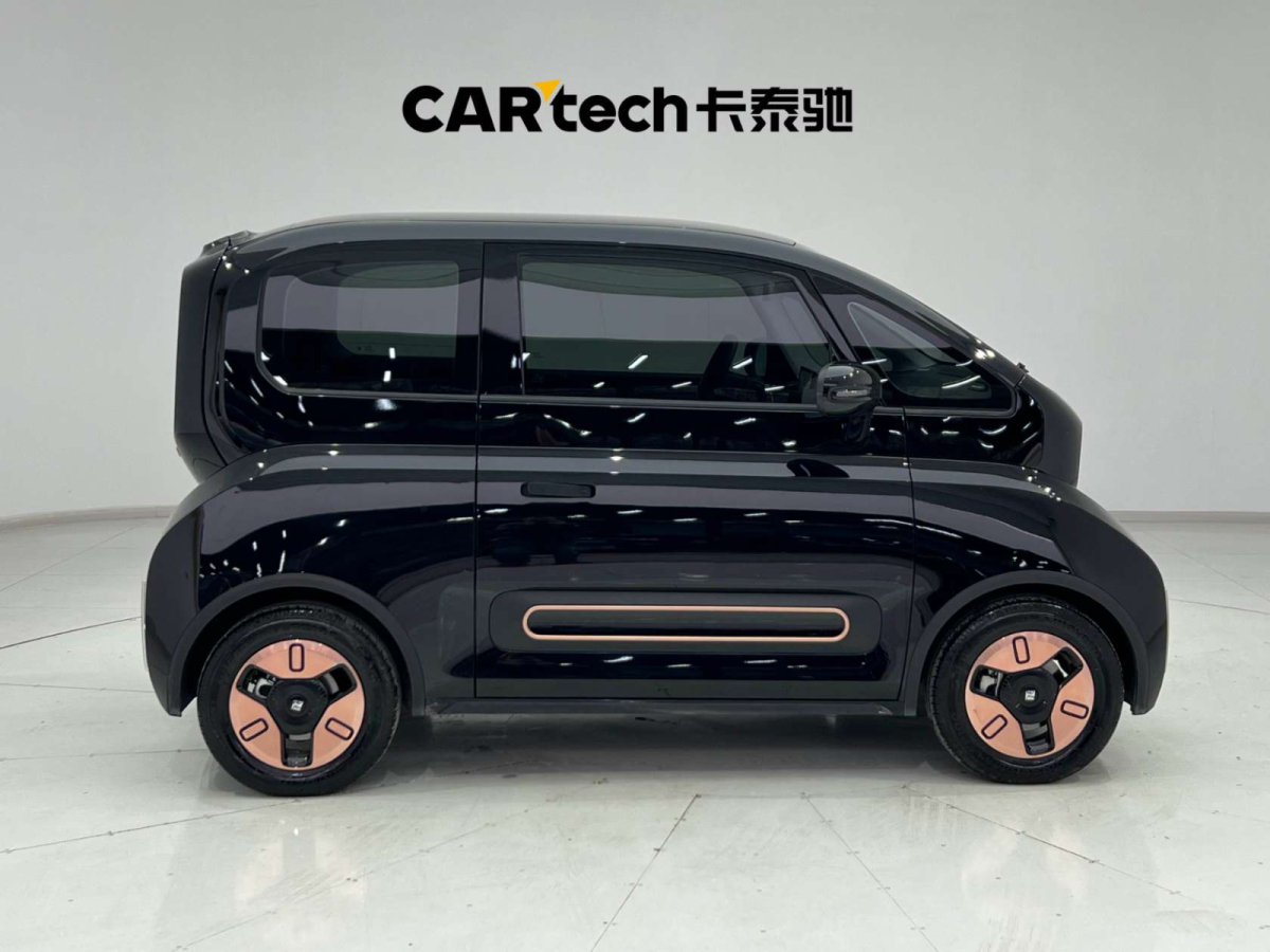 寶駿 寶駿KiWi EV  2022款 藝術(shù)家輕享版 三元鋰圖片