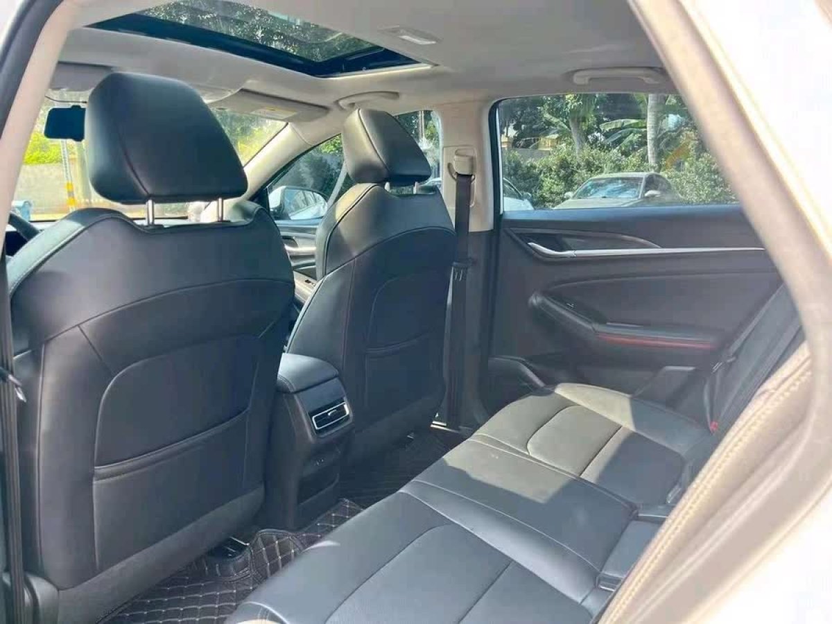長(zhǎng)安 逸動(dòng)  2020款 PLUS 藍(lán)鯨NE 1.4T GDI DCT尊貴型圖片