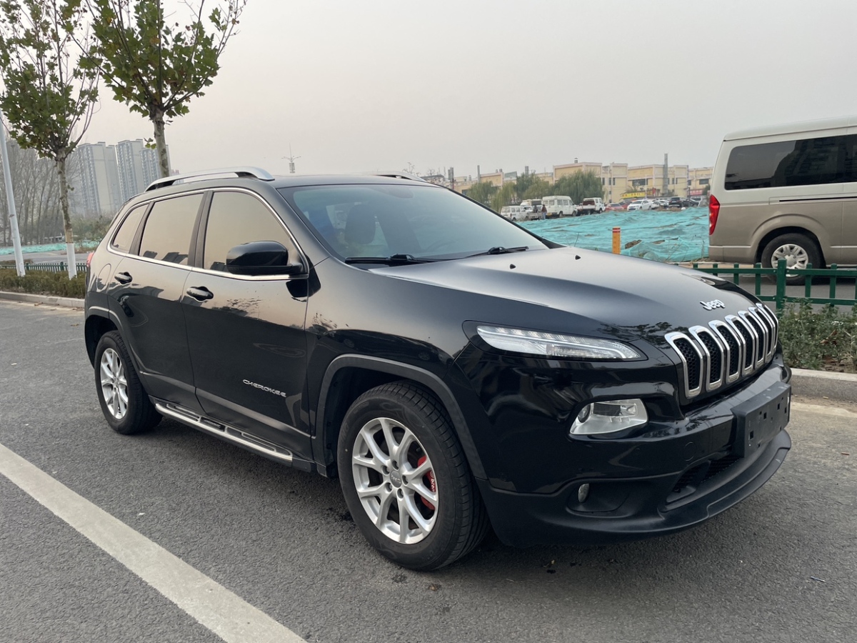 Jeep 自由光  2017款 2.4L 領(lǐng)先版圖片