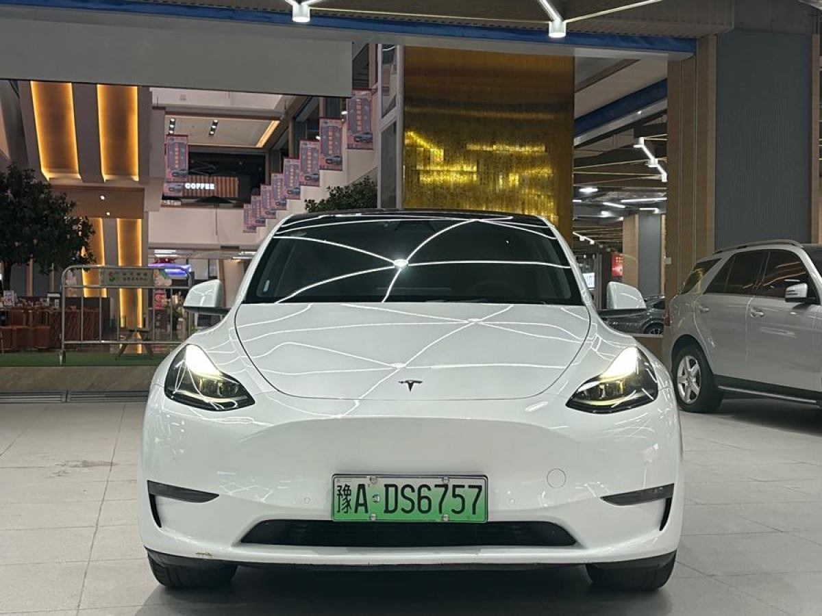 特斯拉 Model 3  2021款 改款 標(biāo)準(zhǔn)續(xù)航后驅(qū)升級版圖片