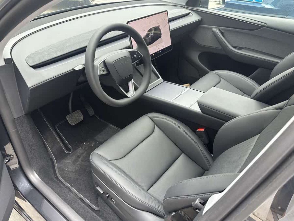 特斯拉 Model Y  2025款 后輪驅(qū)動 首發(fā)版圖片