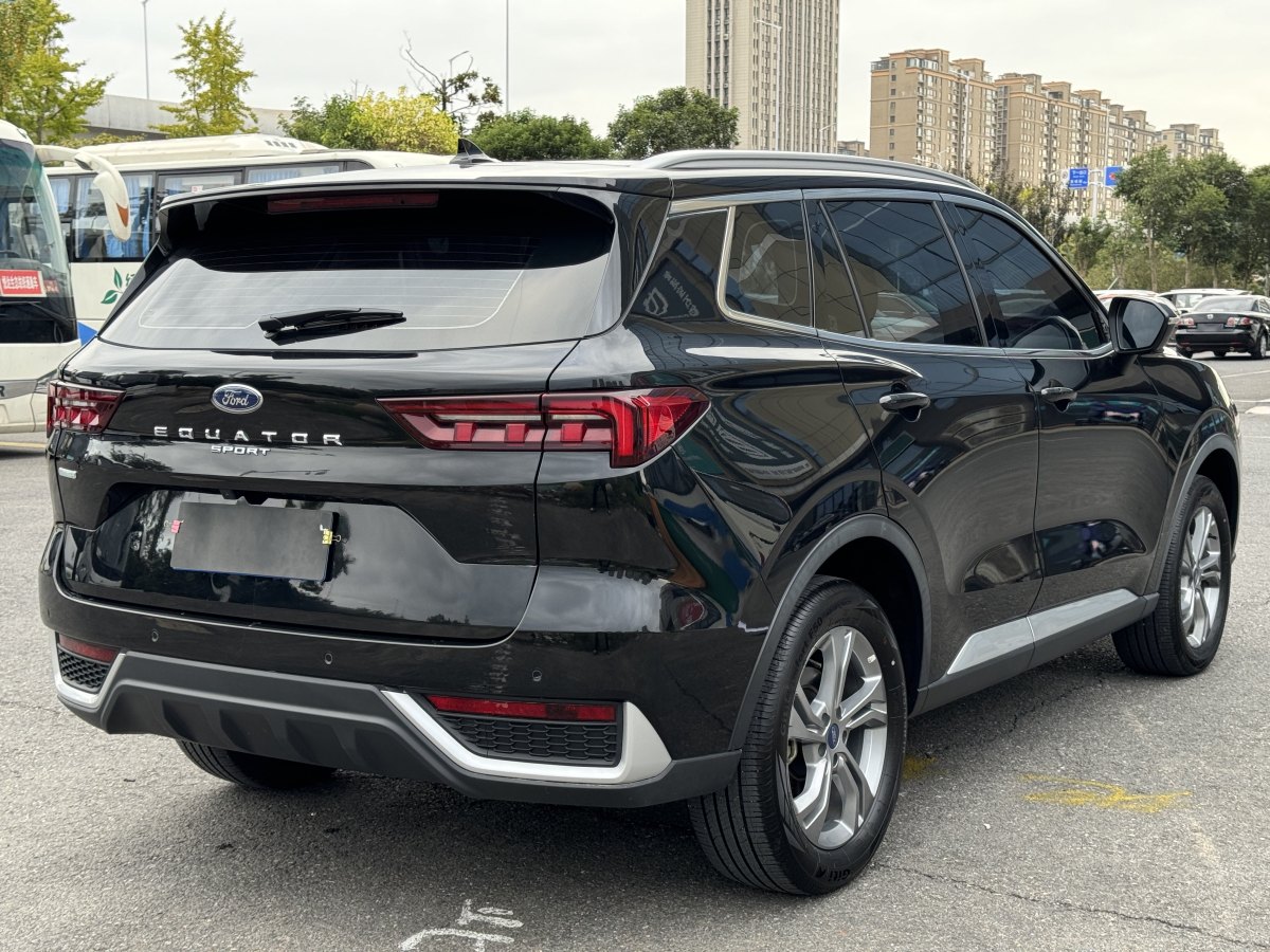 福特 領(lǐng)睿  2022款 EcoBoost 170 鉑領(lǐng)型圖片