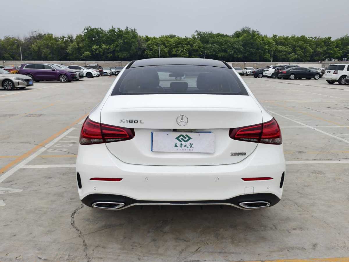 奔馳 奔馳A級(jí)  2019款  改款 A 180 L 運(yùn)動(dòng)轎車圖片