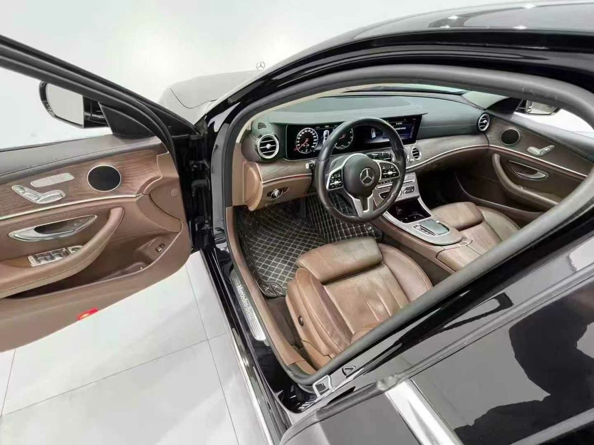 奔馳 奔馳GLE  2020款  GLE 350 4MATIC 時(shí)尚型圖片