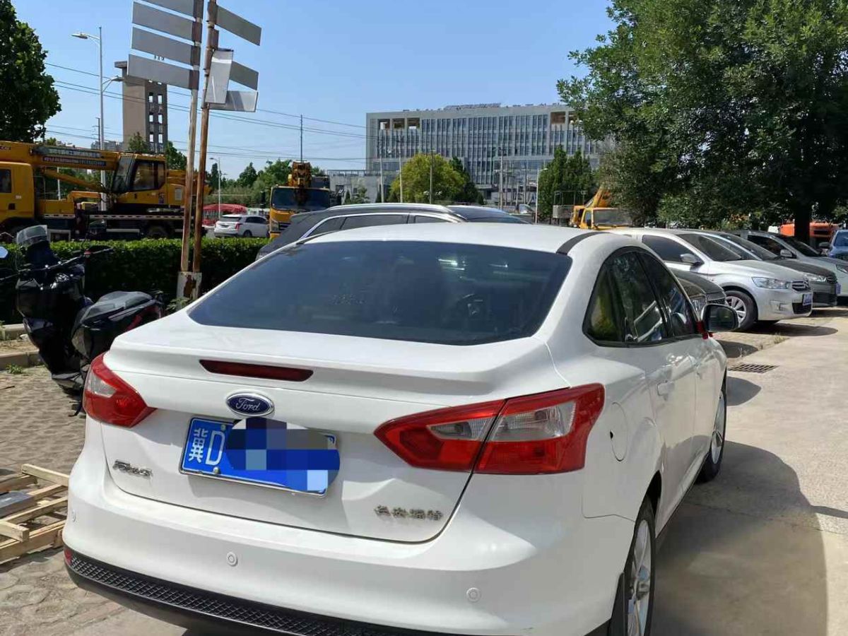 福特 福克斯  2013款 三廂經(jīng)典 1.8L 自動基本型圖片