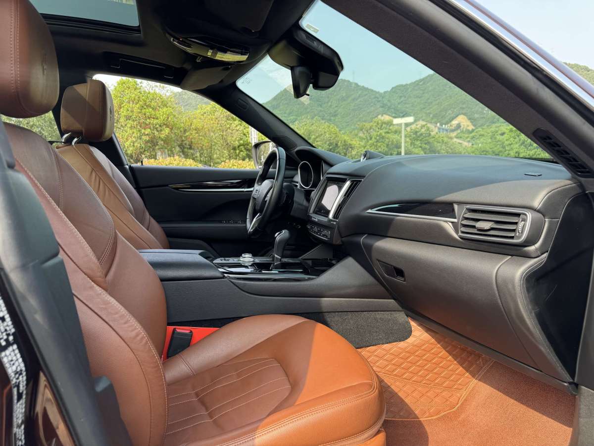 瑪莎拉蒂 Levante  2018款 3.0T 經(jīng)典版圖片