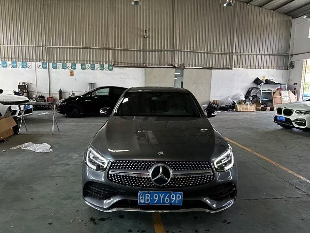 2017年5月奔馳 奔馳GLC  2023款 GLC 300 4MATIC 轎跑SUV