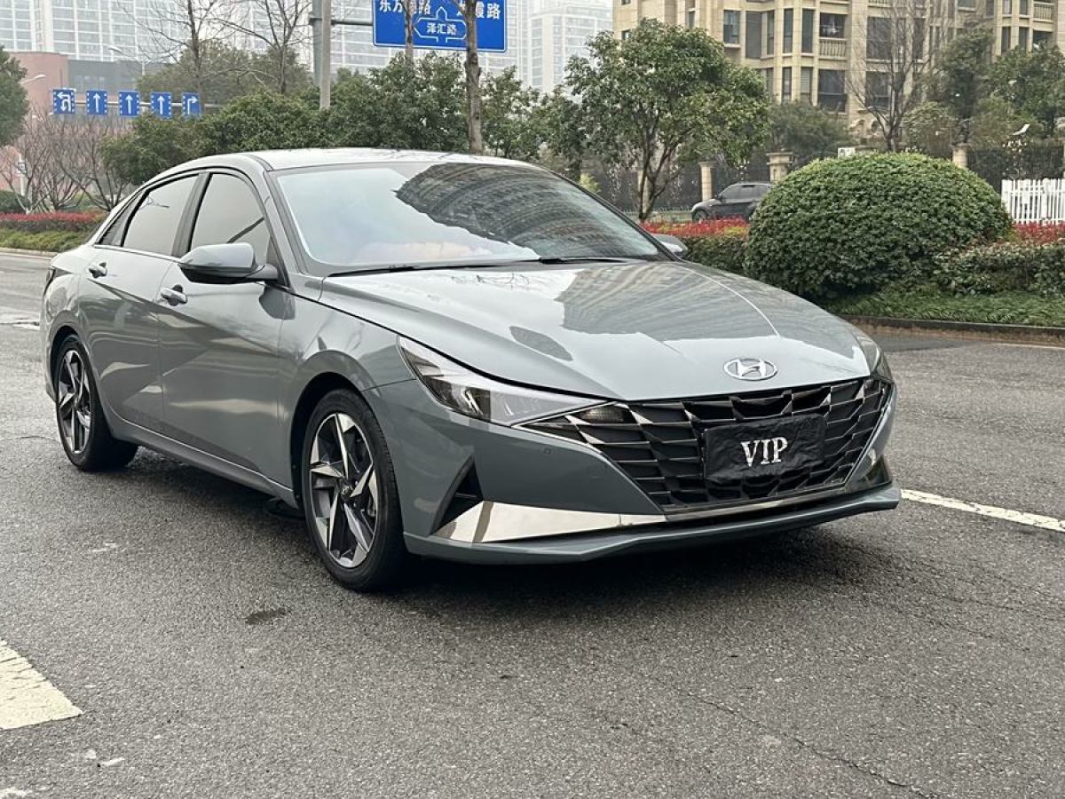 2022年8月現(xiàn)代 伊蘭特  2022款 1.5L CVT LUX尊貴版