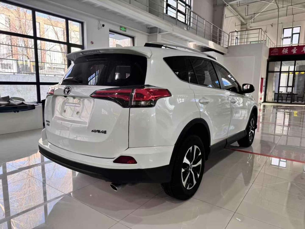 豐田 RAV4榮放  2018款 2.0L CVT兩驅(qū)風(fēng)尚X版圖片