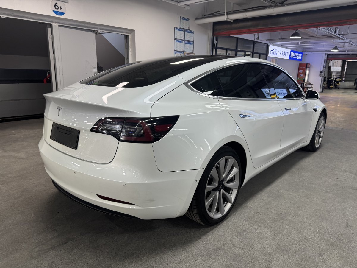 特斯拉 Model 3  2019款 標(biāo)準(zhǔn)續(xù)航后驅(qū)升級(jí)版圖片