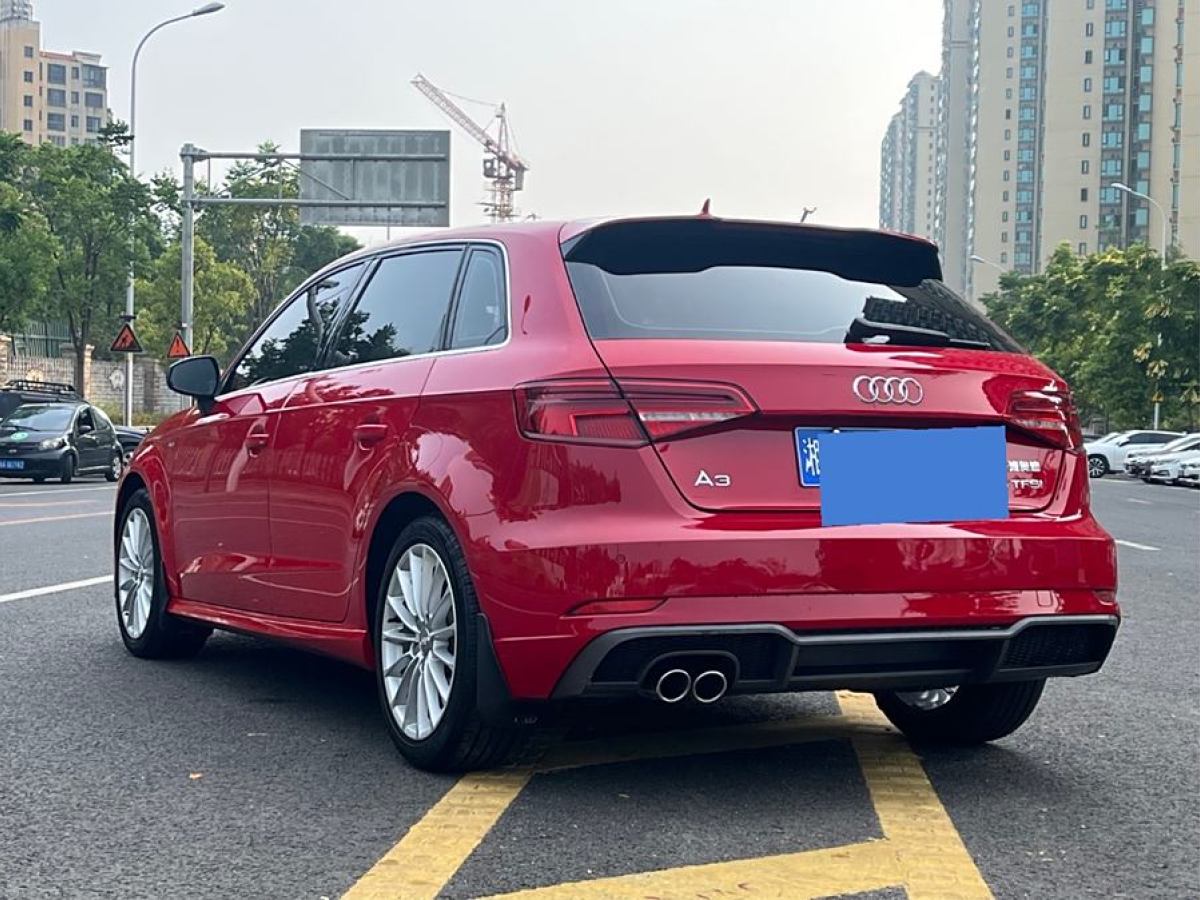 奧迪 奧迪A3  2018款 30周年年型 Sportback 35 TFSI 時(shí)尚型圖片