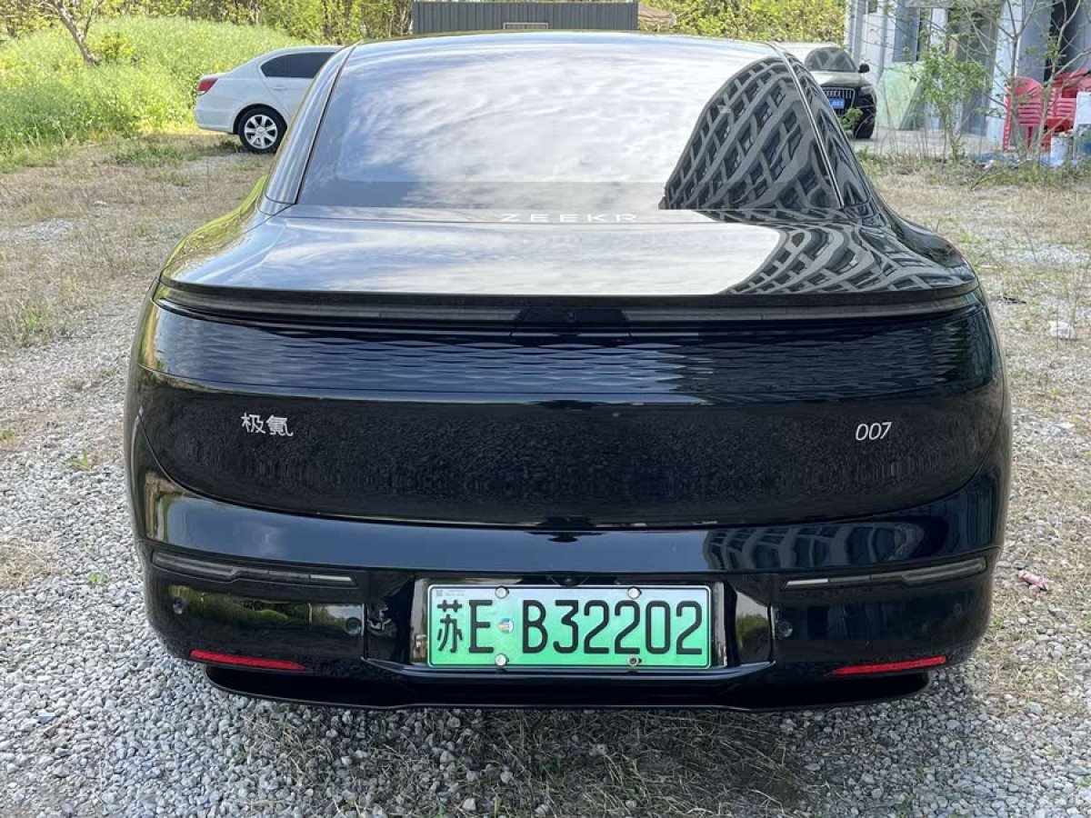 極氪 極氪007  2025款 長(zhǎng)續(xù)航后驅(qū)智駕版 100kWh圖片