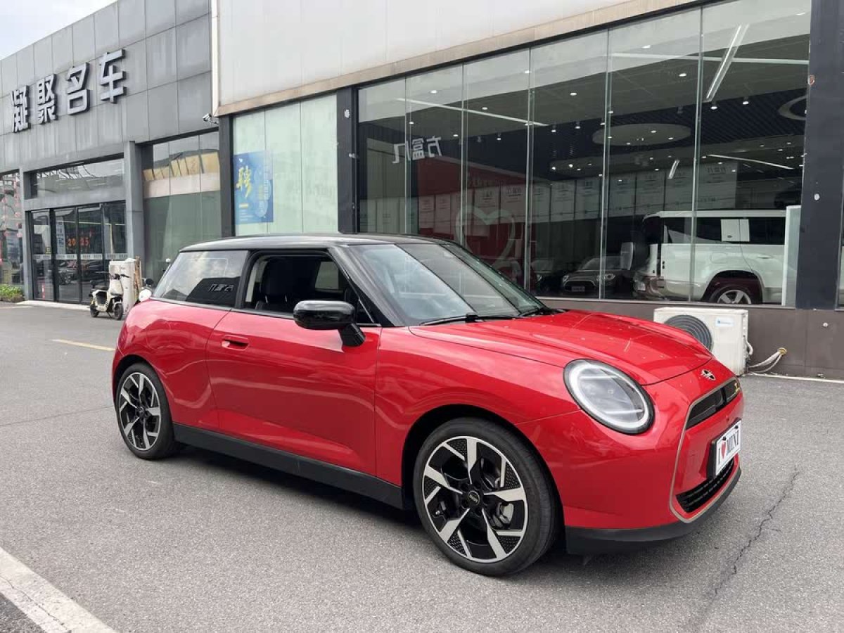 MINI 電動MINI COOPER  2024款 452km COOPER SE 藝術(shù)家圖片
