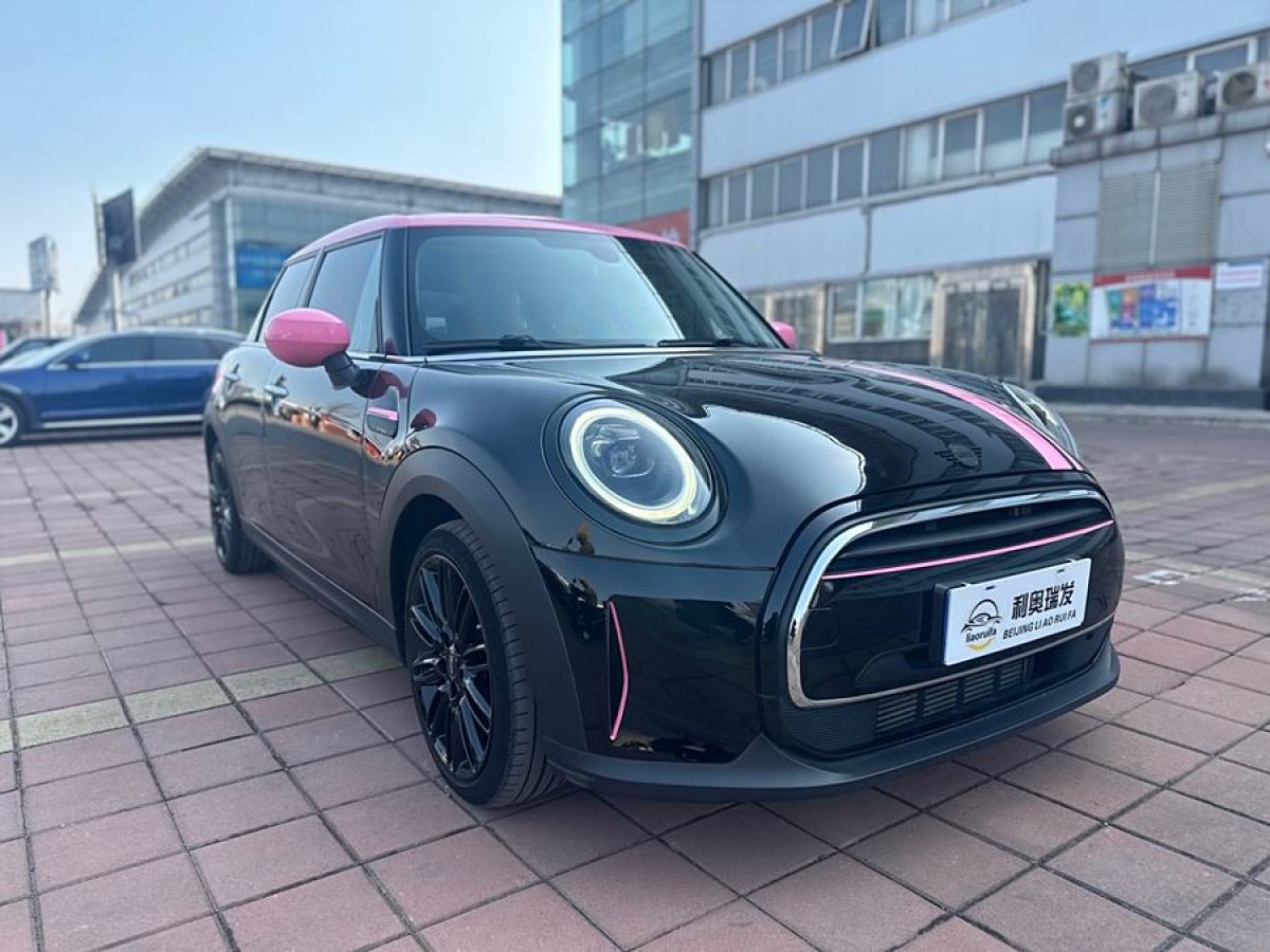 MINI MINI  2022款 改款 1.5T COOPER 藝術(shù)家 五門版圖片