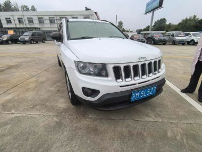 2013年1月 Jeep 指南者(進(jìn)口) 2.0L 兩驅(qū)炫黑豪華版圖片