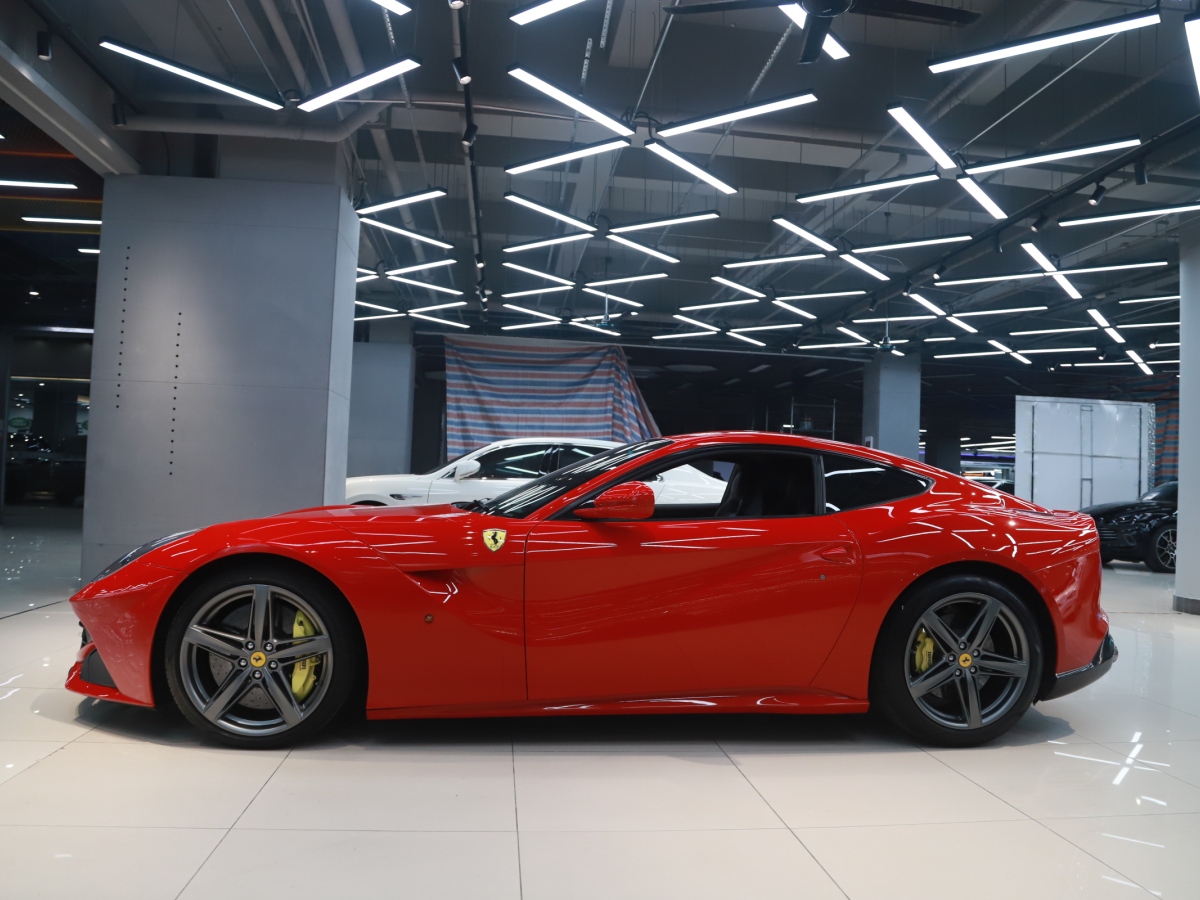 法拉利 F12berlinetta  2013款 6.3L 標(biāo)準(zhǔn)型圖片