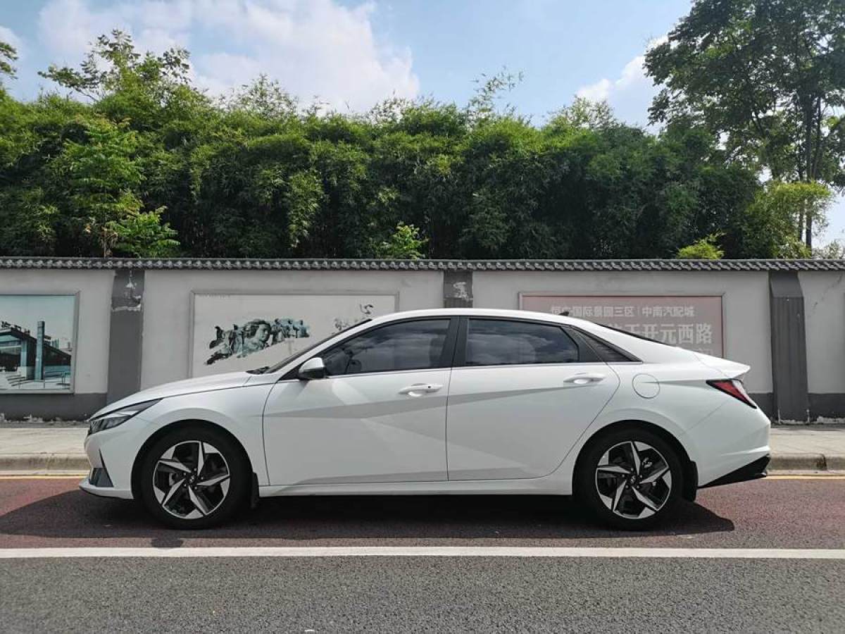 現(xiàn)代 伊蘭特  2022款 1.5L CVT LUX尊貴版圖片