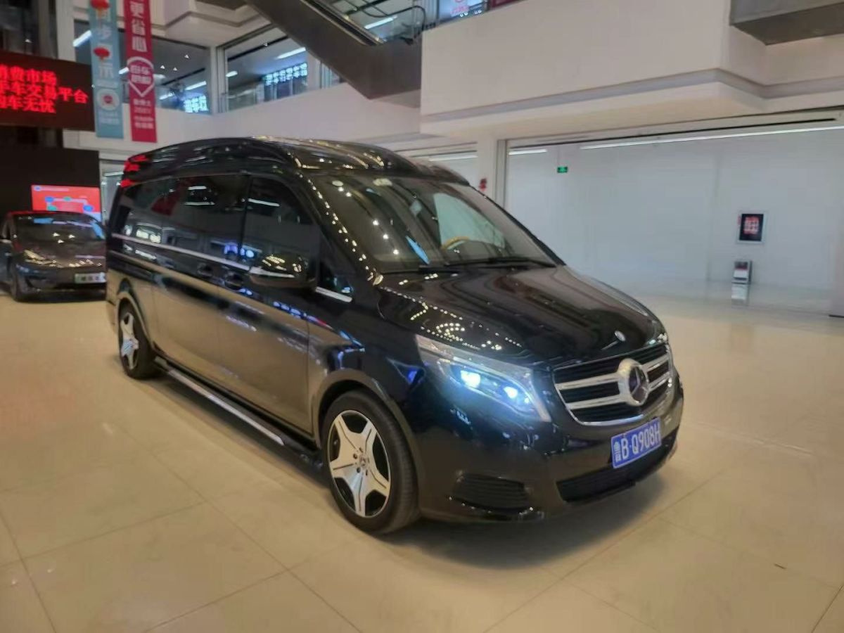 奔馳 V級(jí)  2017款 V 260 L 尊貴加長(zhǎng)版圖片