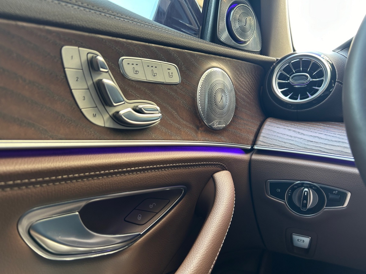 奔馳 奔馳E級(jí)  2021款 改款 E 300 L 豪華型圖片