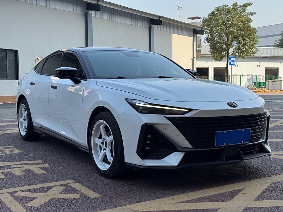 長(zhǎng)安 長(zhǎng)安UNI-V  2022款 1.5T 尊貴型圖片